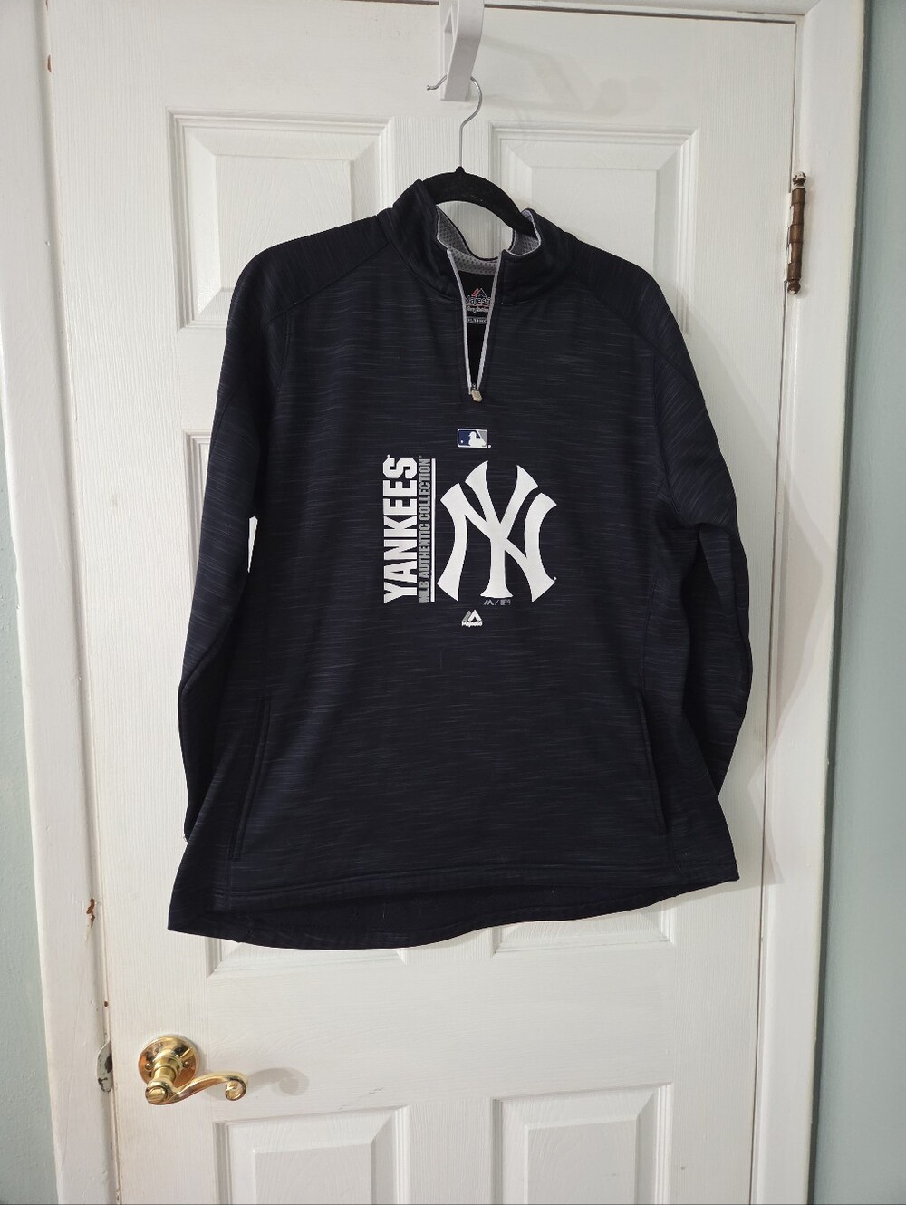 Majestic Navy and White New York Yankees Quarter Zip Pullover.  xxl